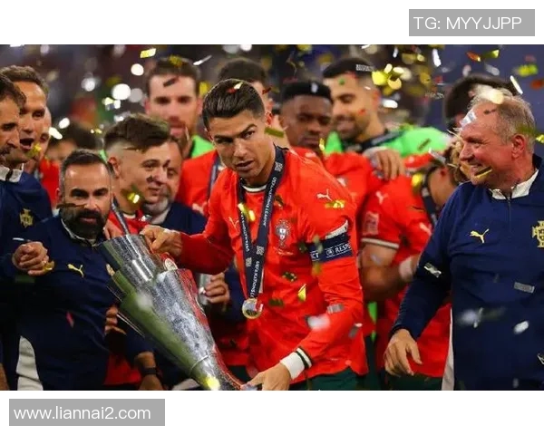 西班牙队历史性夺得欧国联冠军，激动人心的胜利震撼全球球迷